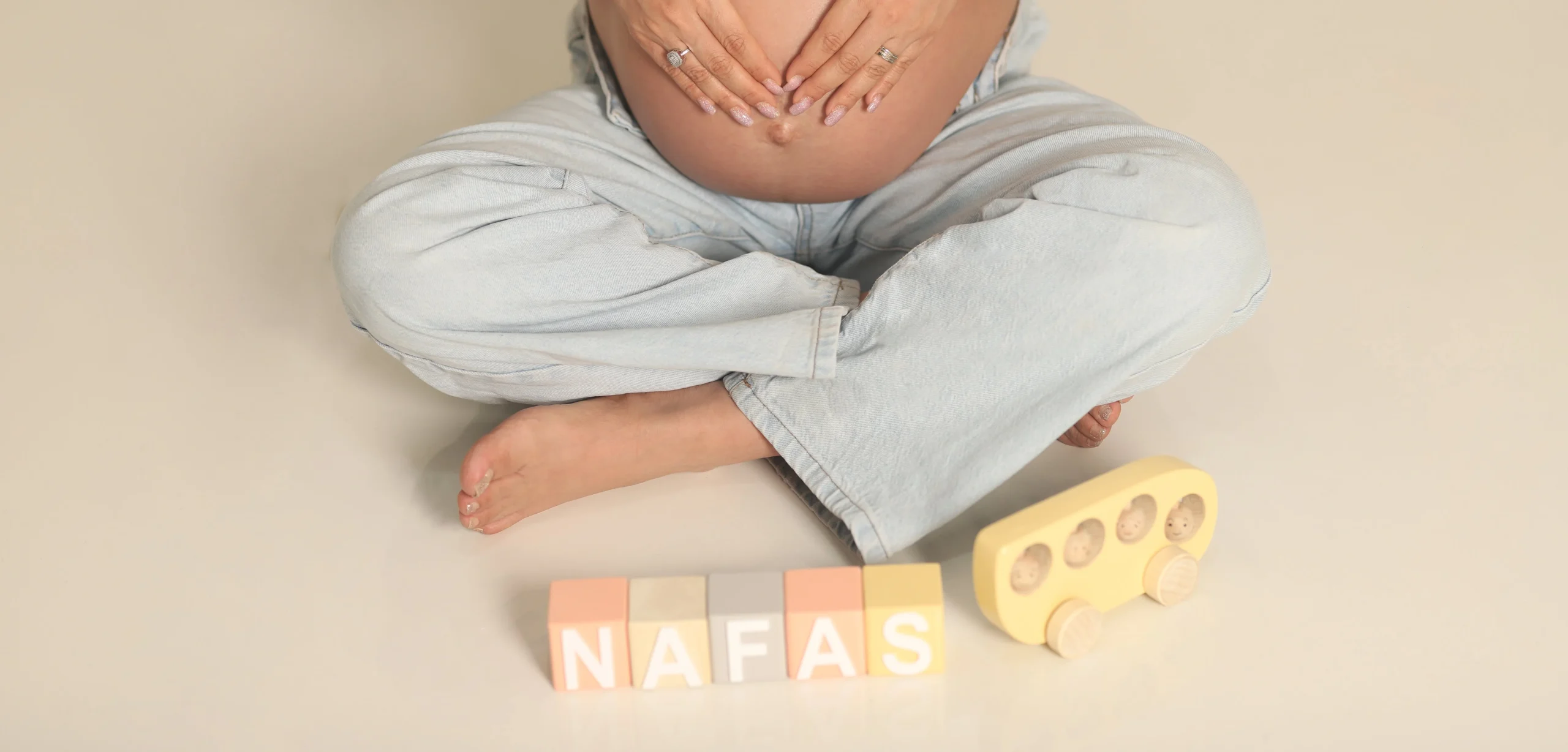 هزینه عکاسی بارداری در آتلیه چلیک