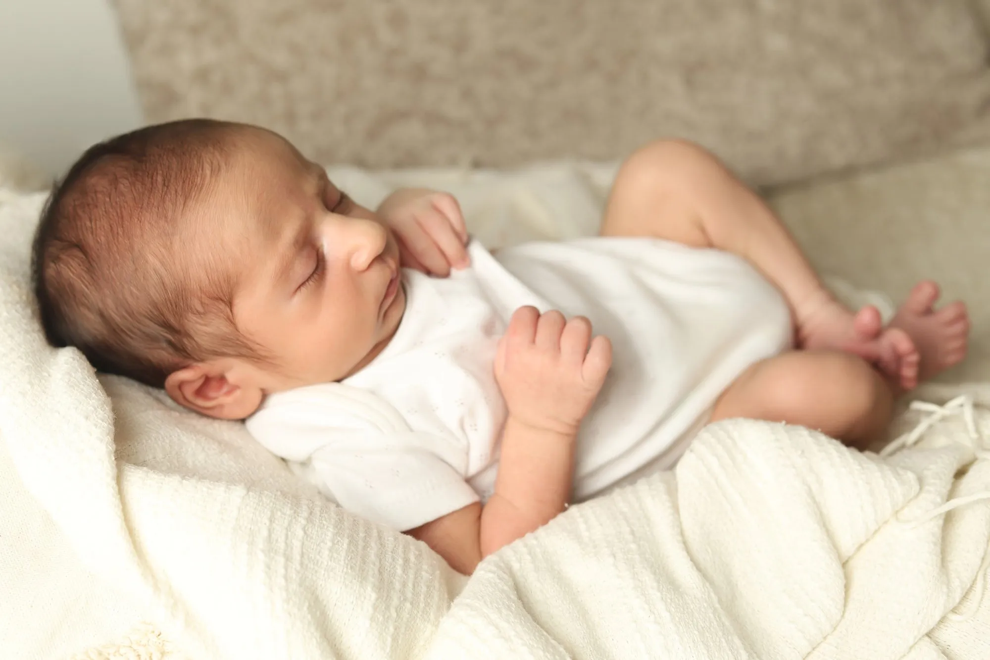 عکاسی نوزاد در منزل یا آتلیه در آتلیه چلیک