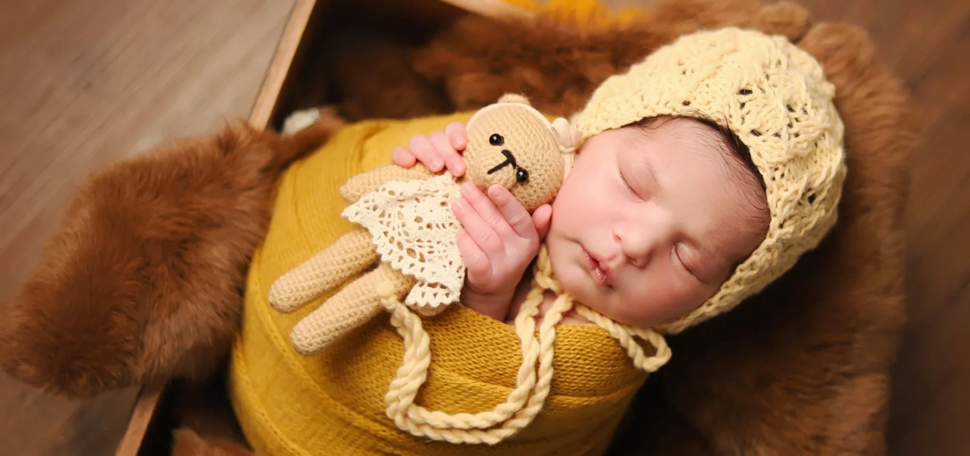 عکاسی نوزاد در آتلیه چلیک با نورپردازی حرفه‌ای